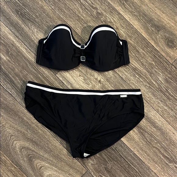 Elegant Black and White Women's Bikini Set - Picture 1 of 4